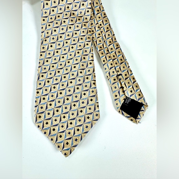 Canali Elegant Geometric Patterned Tie 100% Silk. Made in Italy